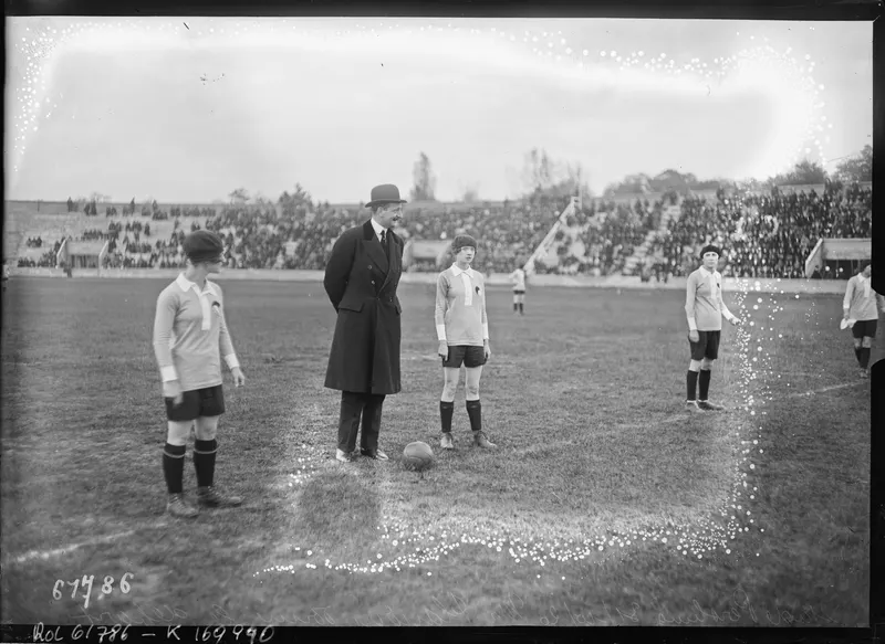 The Kick-Off, Paris, 31 October 1920, Agence Rol